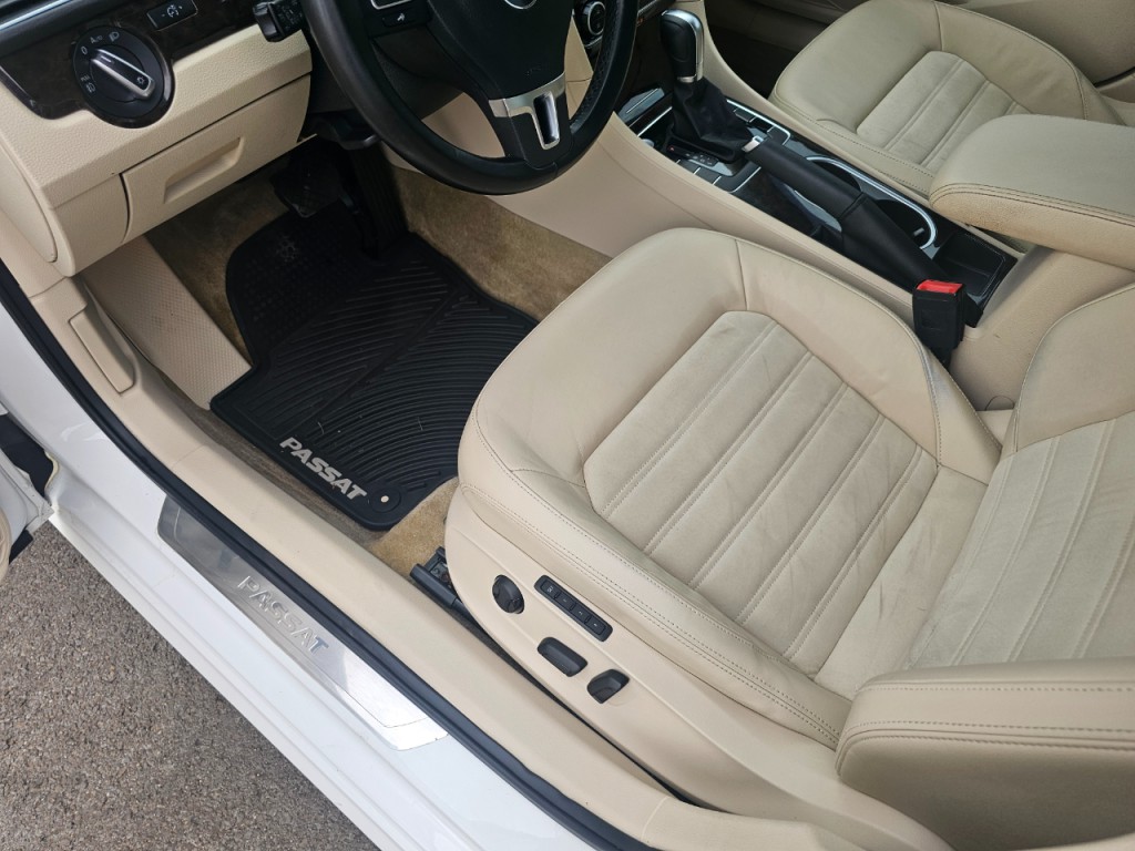 2015 Volkswagen Passat Image 26