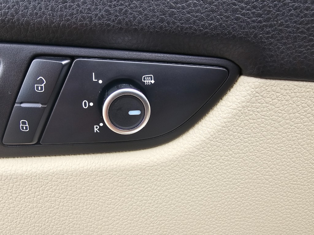 2015 Volkswagen Passat Image 30