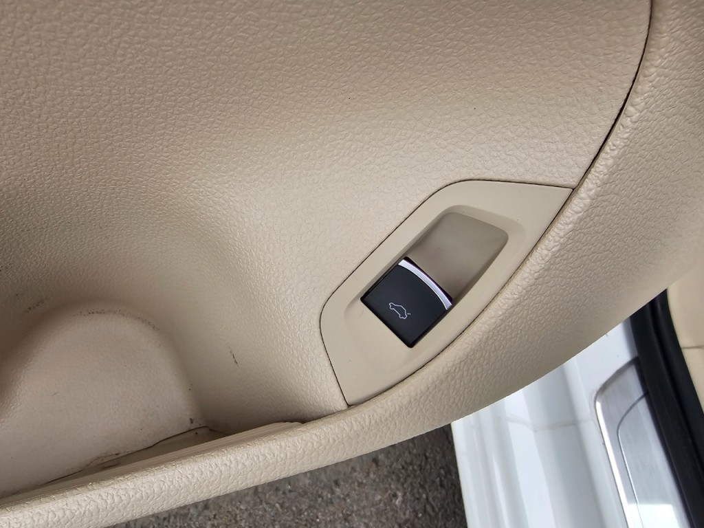 2015 Volkswagen Passat Image 32