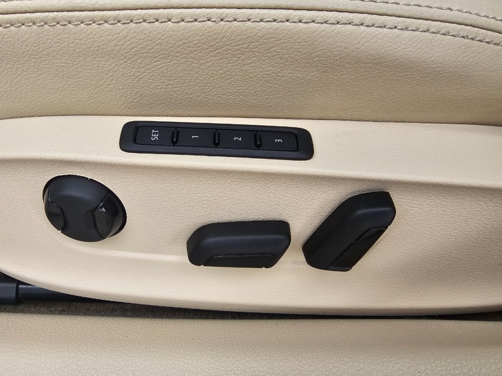 2015 Volkswagen Passat Image 33