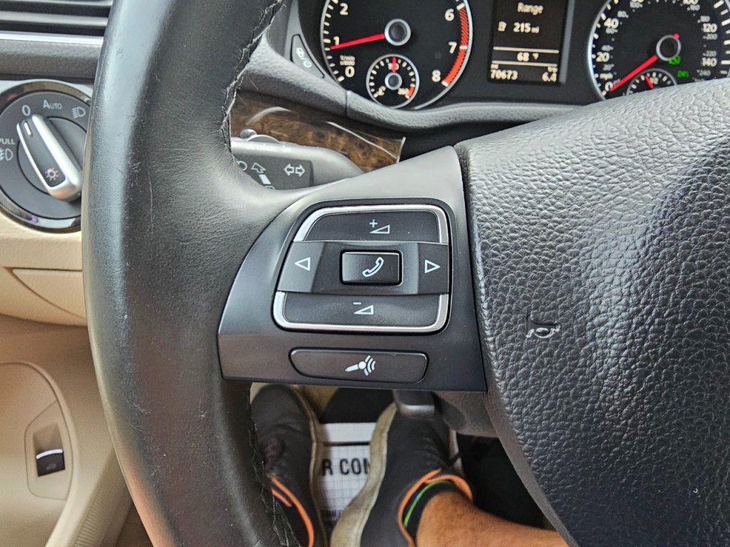2015 Volkswagen Passat Image 36