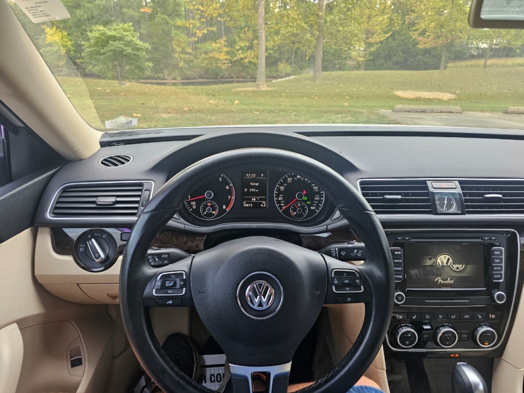 2015 Volkswagen Passat Image 37