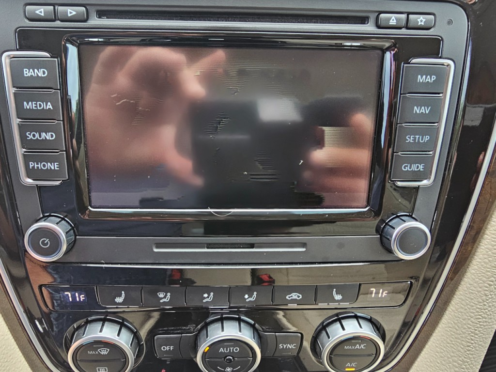 2015 Volkswagen Passat Image 42