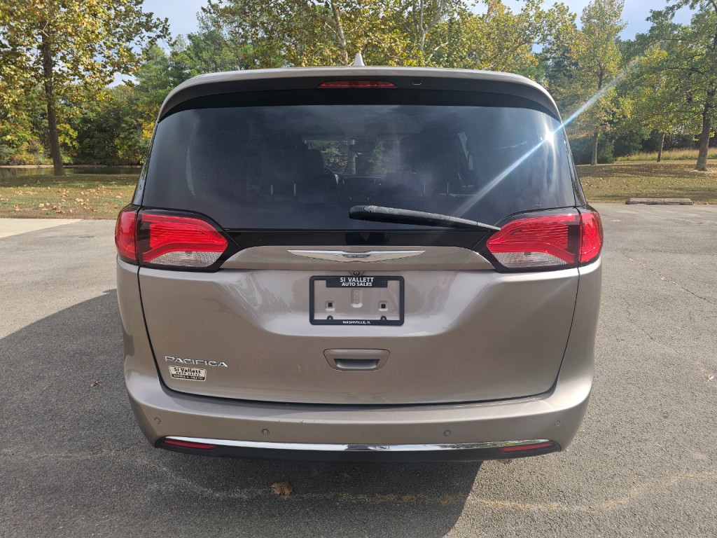 2017 Chrysler Pacifica Image 7