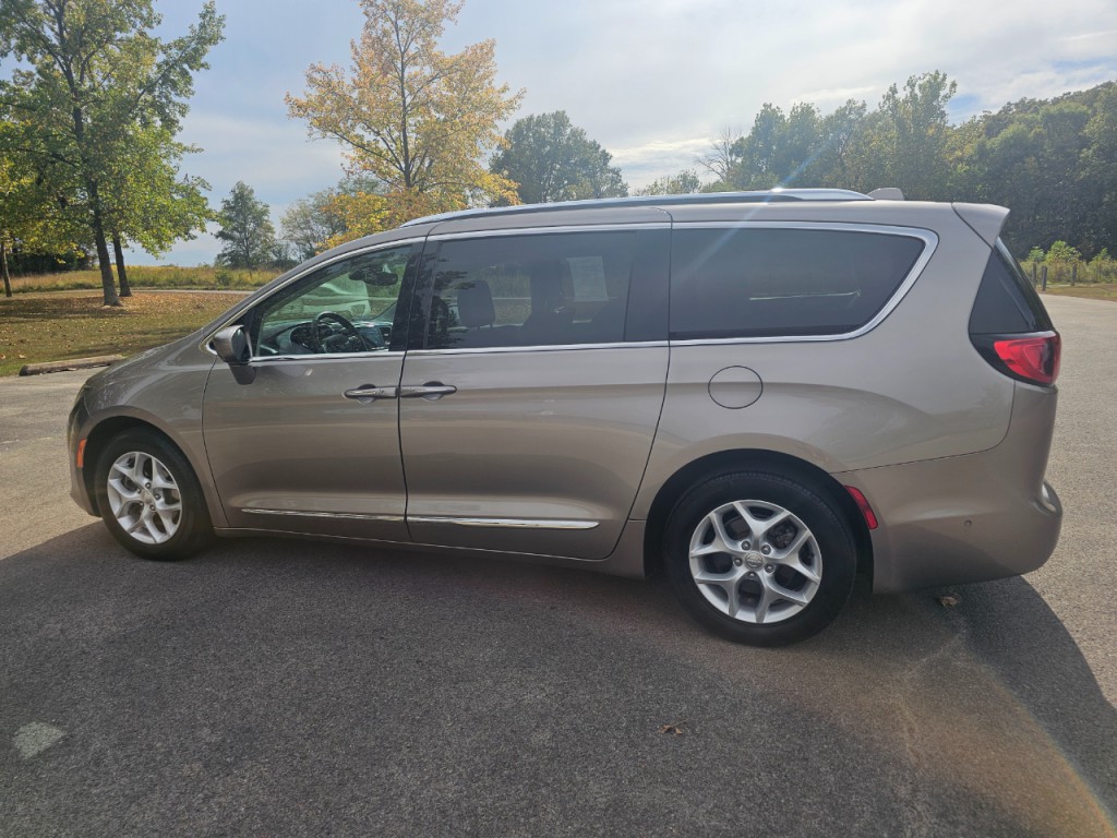 2017 Chrysler Pacifica Image 9