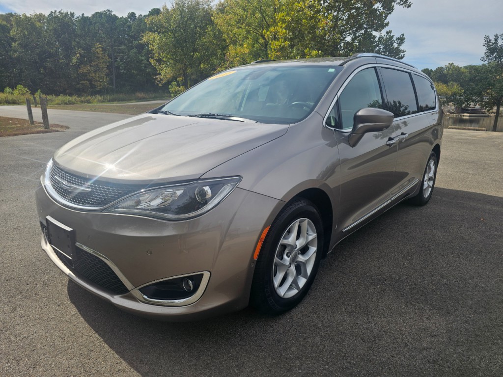 2017 Chrysler Pacifica Image 12