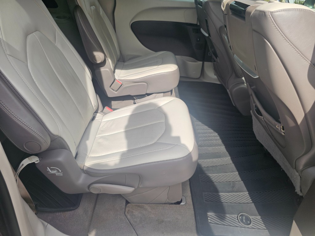 2017 Chrysler Pacifica Image 18