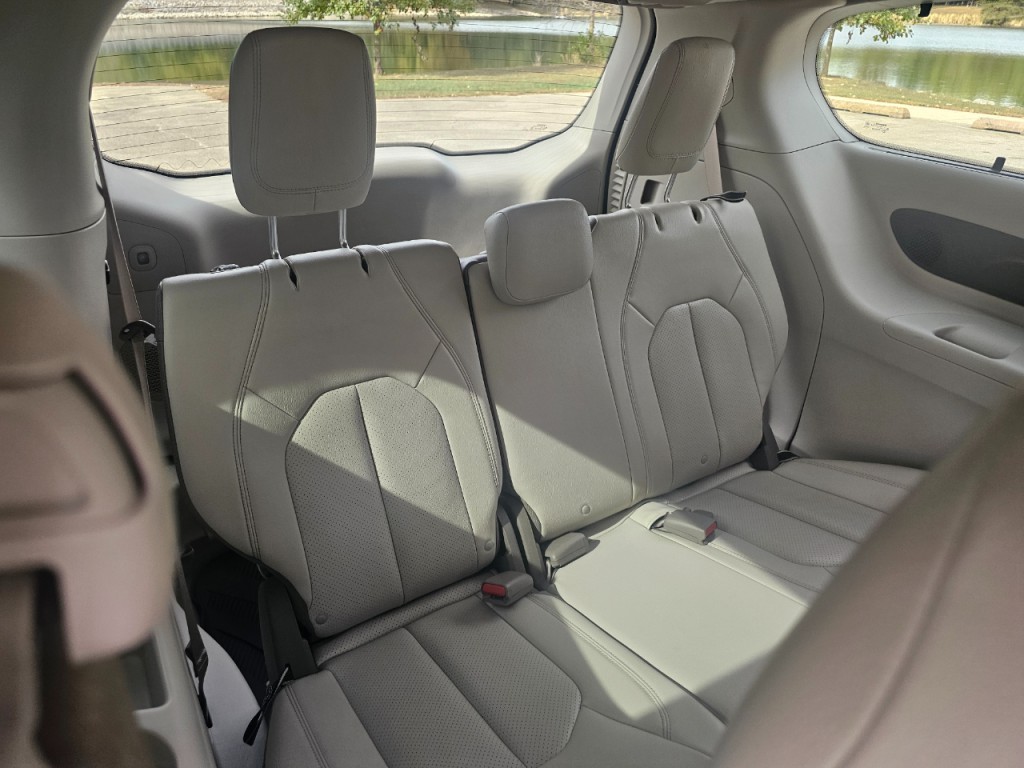 2017 Chrysler Pacifica Image 19