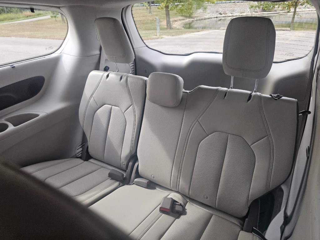 2017 Chrysler Pacifica Image 24