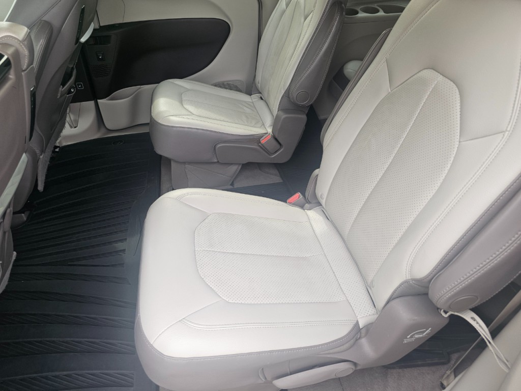 2017 Chrysler Pacifica Image 25