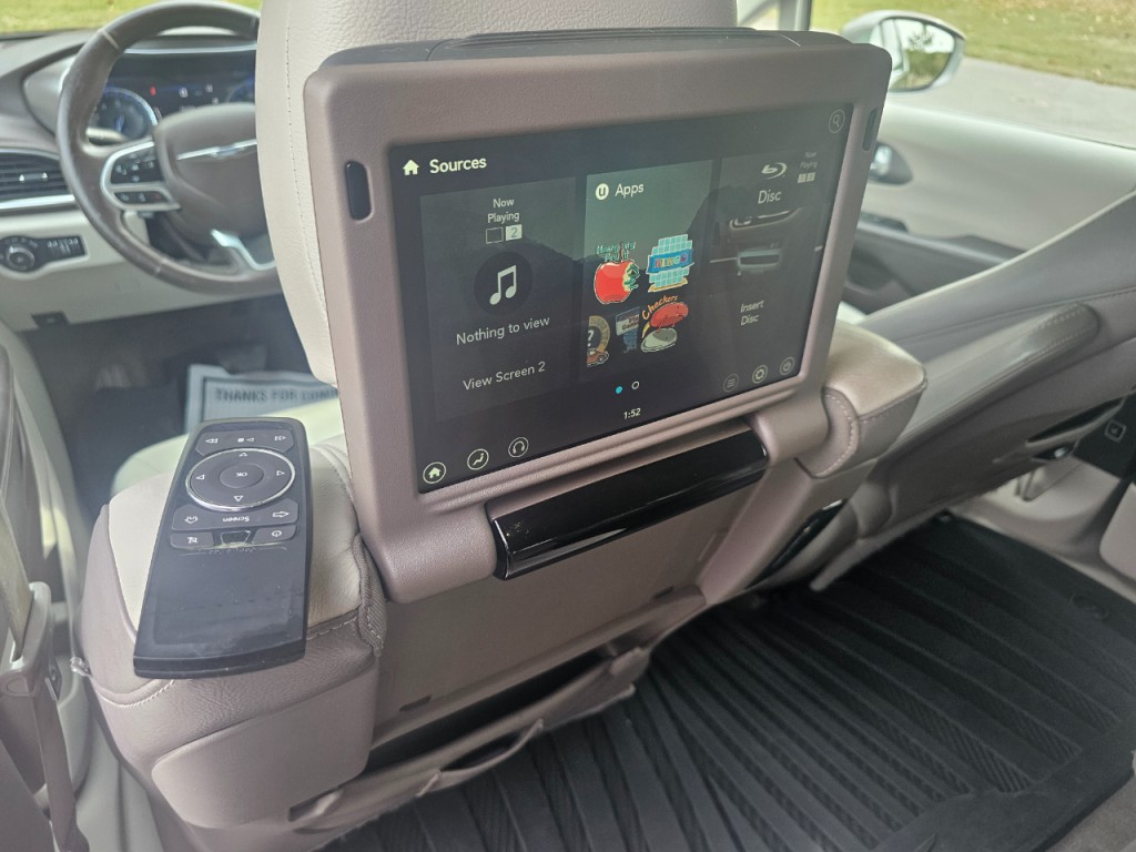 2017 Chrysler Pacifica Image 26