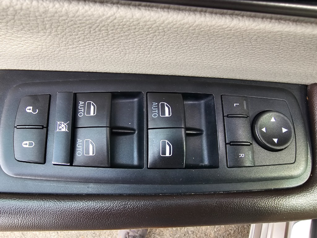 2017 Chrysler Pacifica Image 32