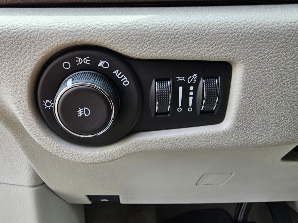 2017 Chrysler Pacifica Image 35