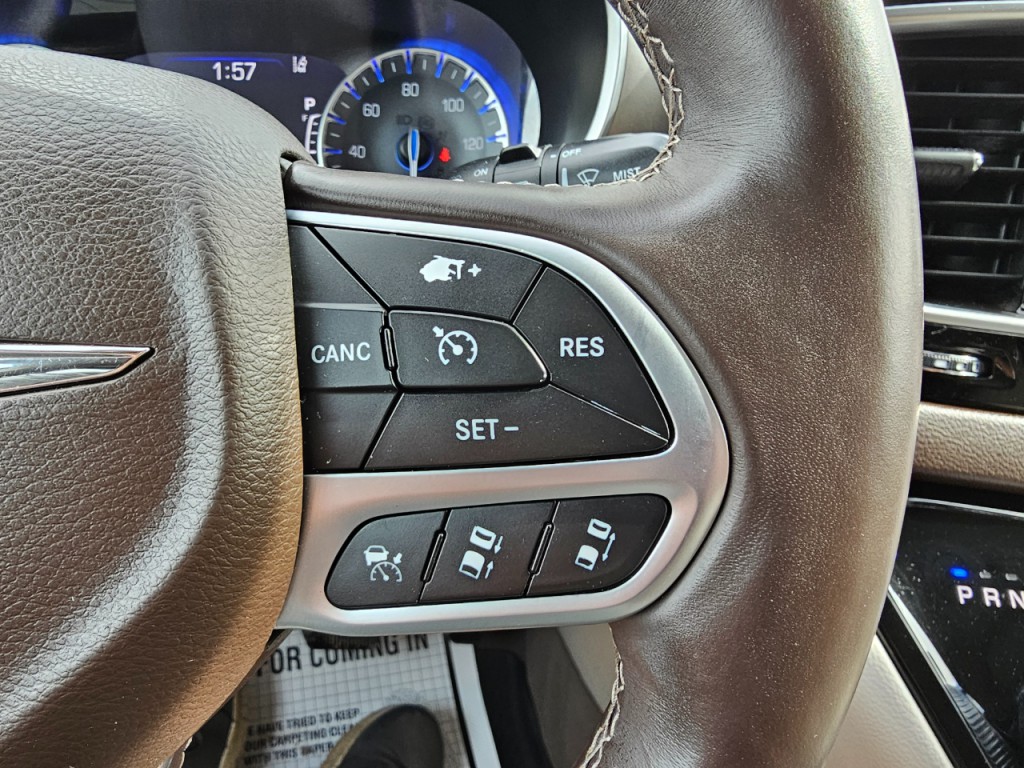 2017 Chrysler Pacifica Image 37