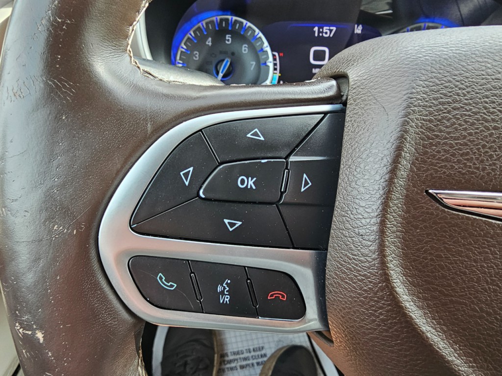 2017 Chrysler Pacifica Image 38