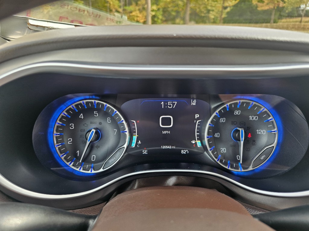 2017 Chrysler Pacifica Image 39