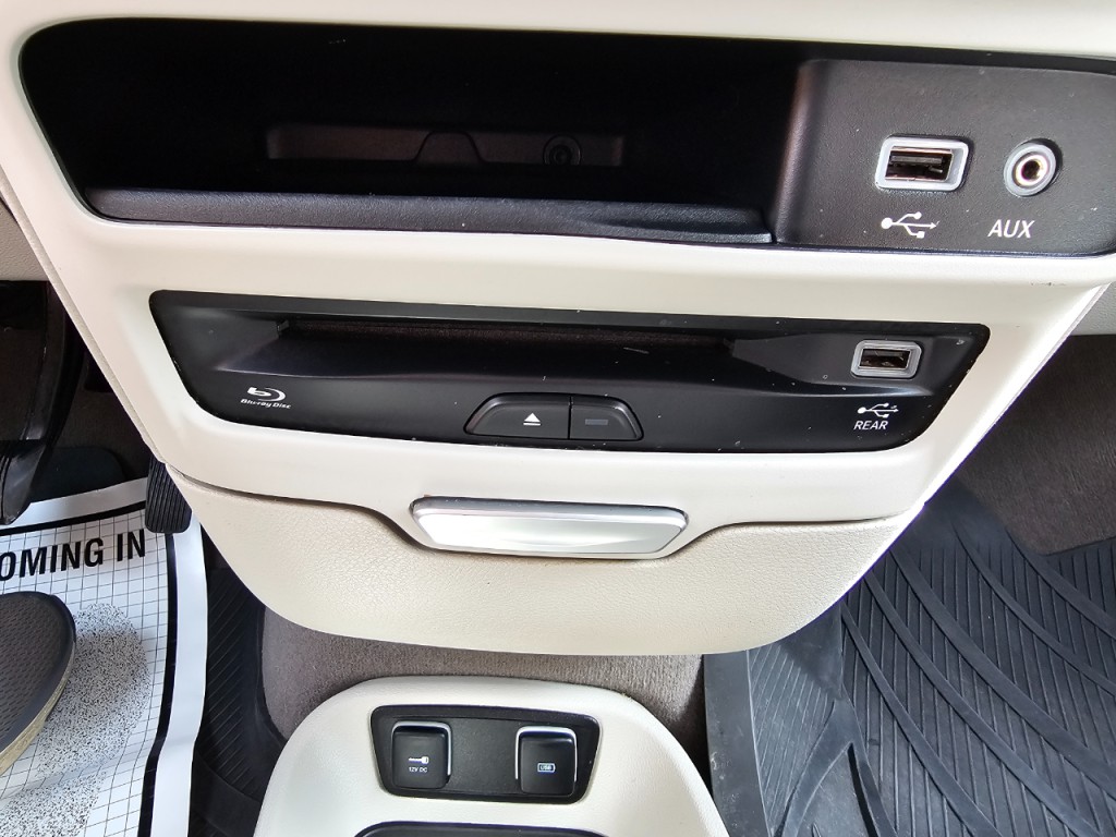 2017 Chrysler Pacifica Image 51