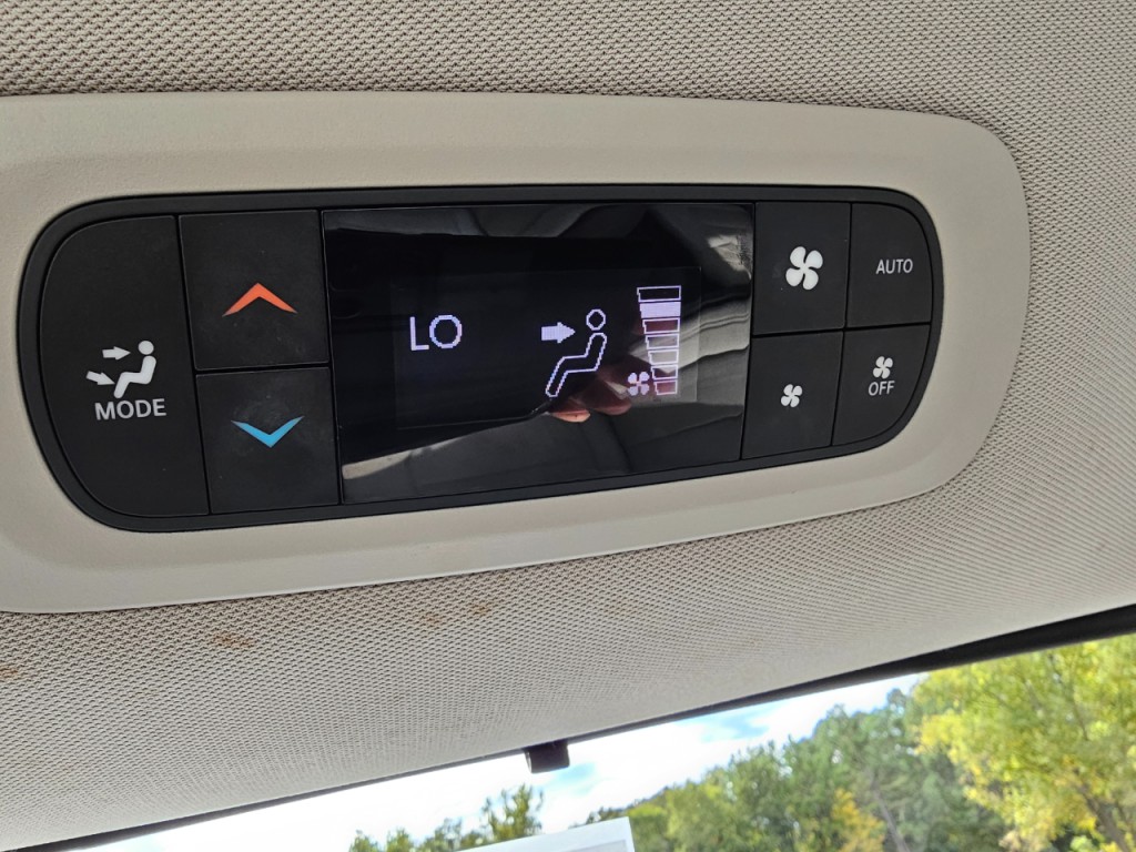 2017 Chrysler Pacifica Image 52