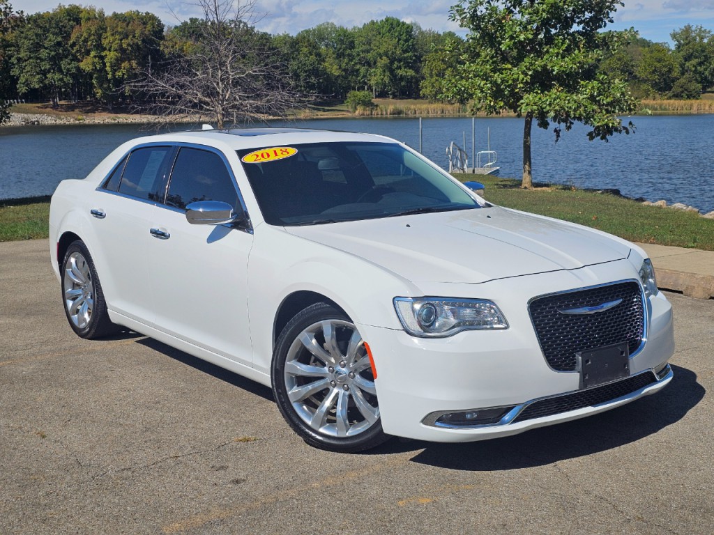 2018 Chrysler 300 Image 2