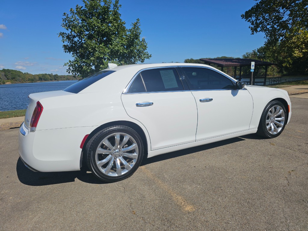 2018 Chrysler 300 Image 5