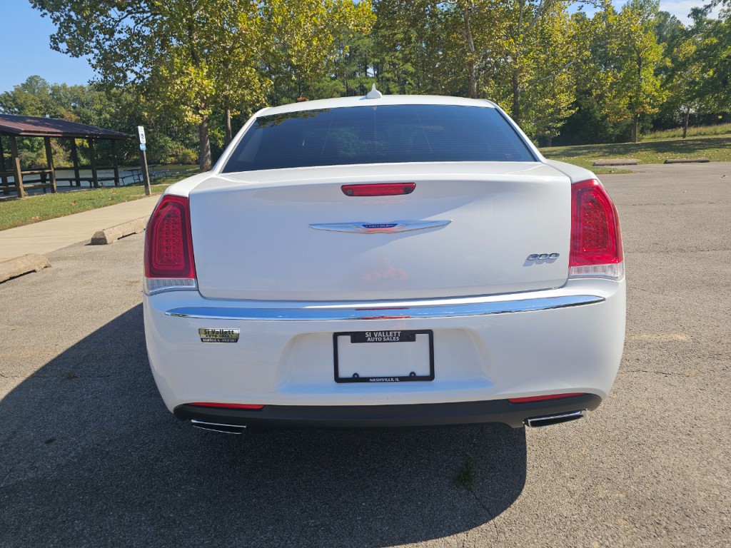 2018 Chrysler 300 Image 7