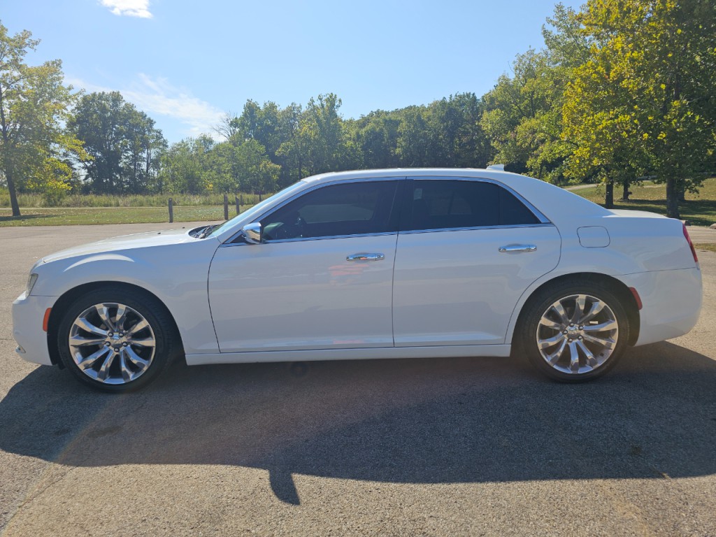 2018 Chrysler 300 Image 10