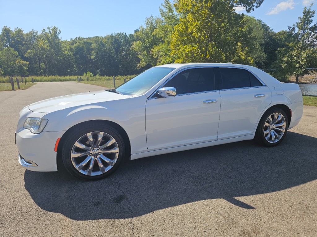 2018 Chrysler 300 Image 11