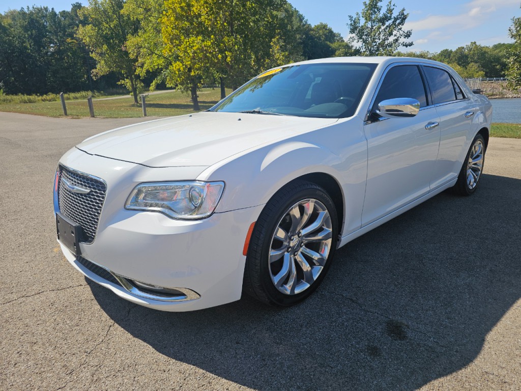 2018 Chrysler 300 Image 12