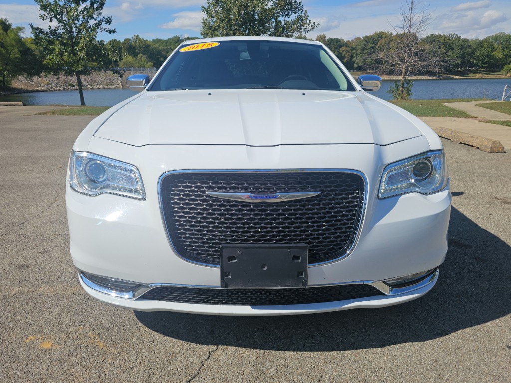 2018 Chrysler 300 Image 13