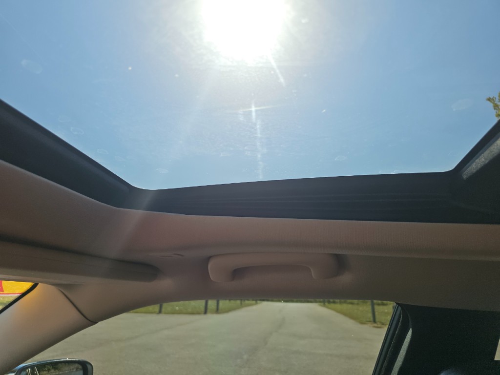 2018 Chrysler 300 Image 16