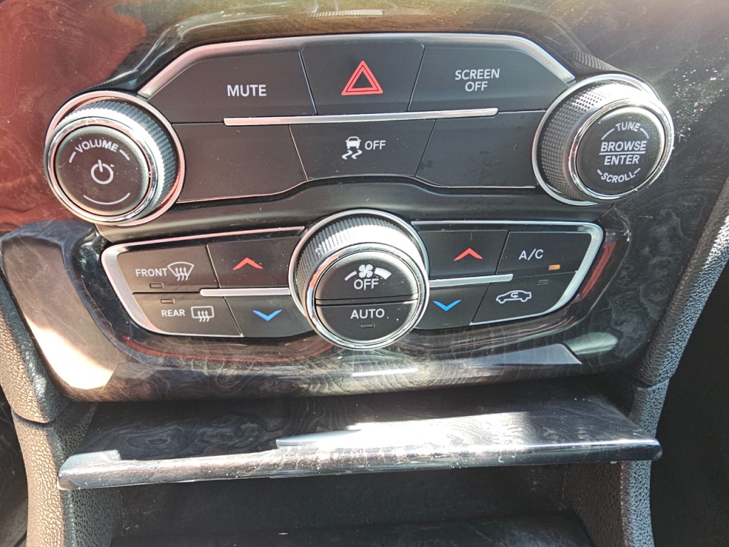 2018 Chrysler 300 Image 19