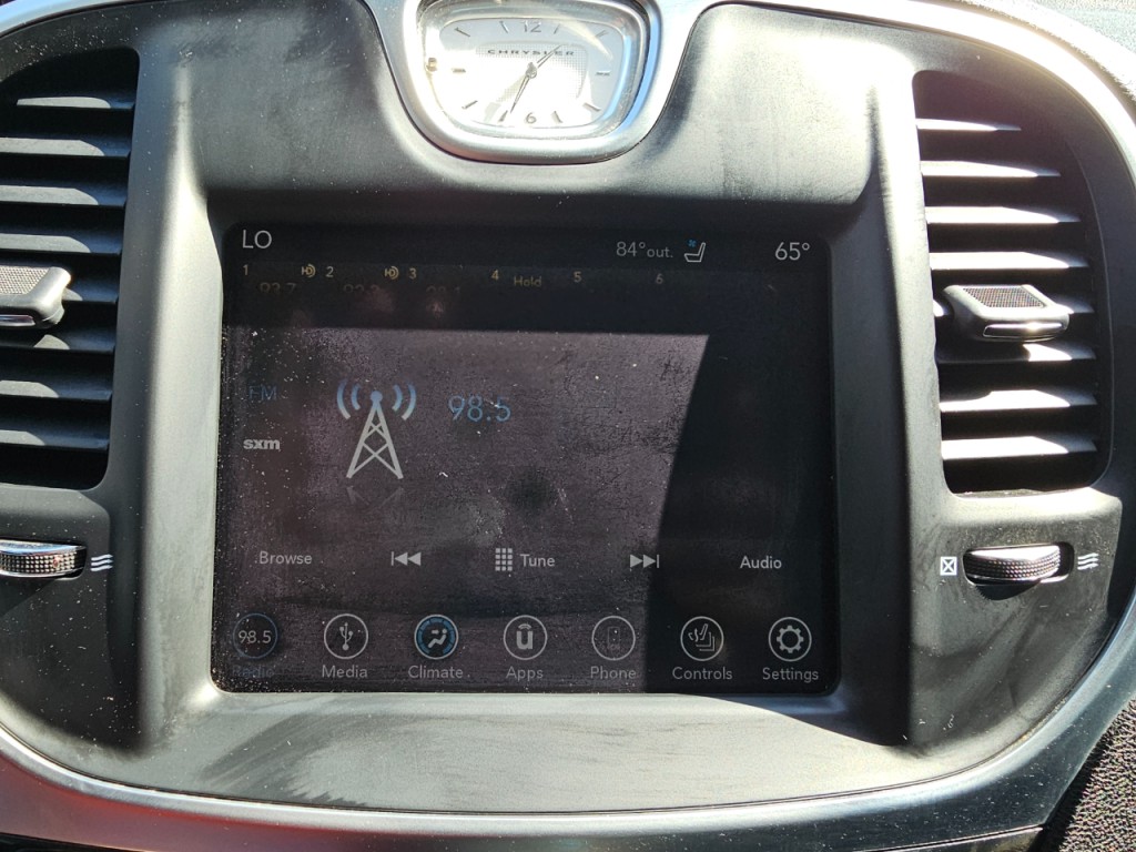 2018 Chrysler 300 Image 24