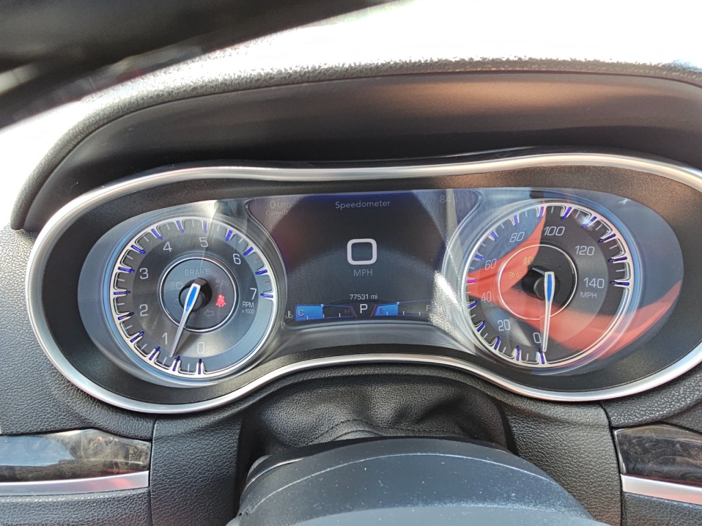 2018 Chrysler 300 Image 25