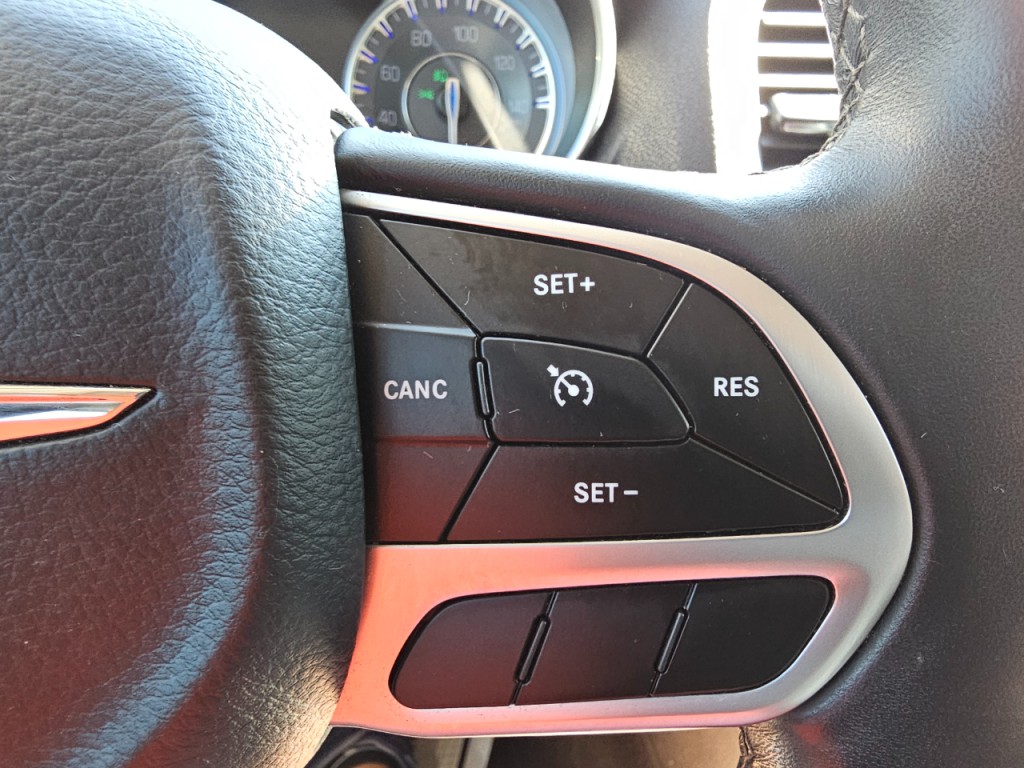 2018 Chrysler 300 Image 27