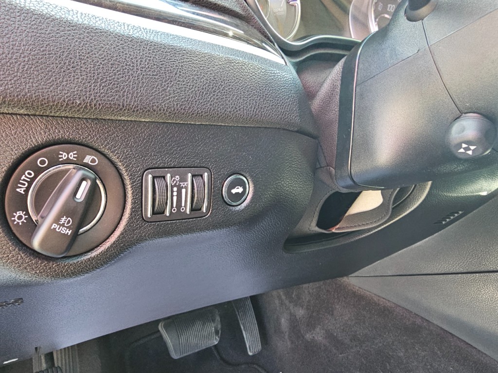 2018 Chrysler 300 Image 30