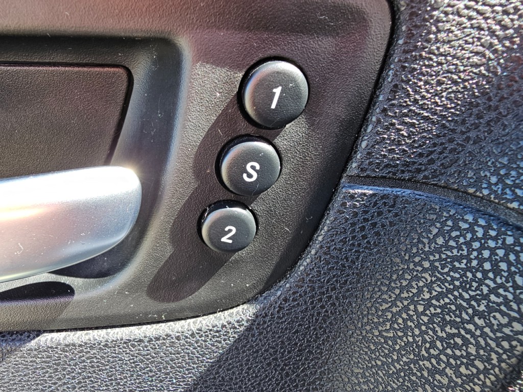 2018 Chrysler 300 Image 32