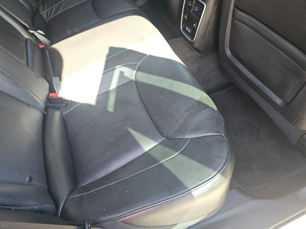 2018 Chrysler 300 Image 39