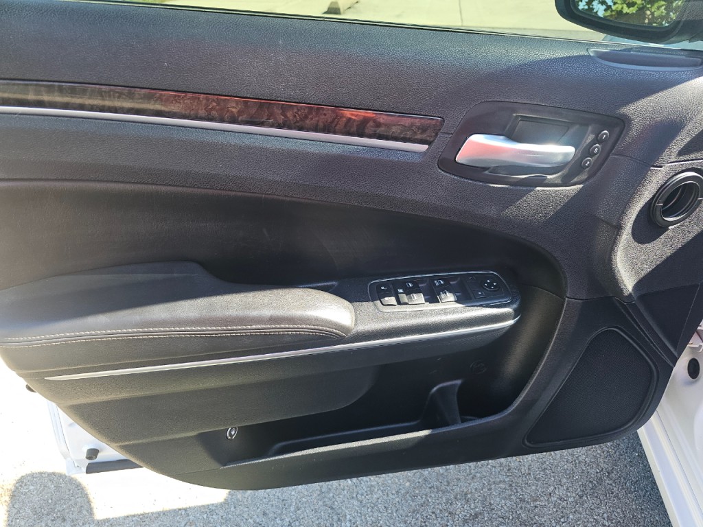 2018 Chrysler 300 Image 45