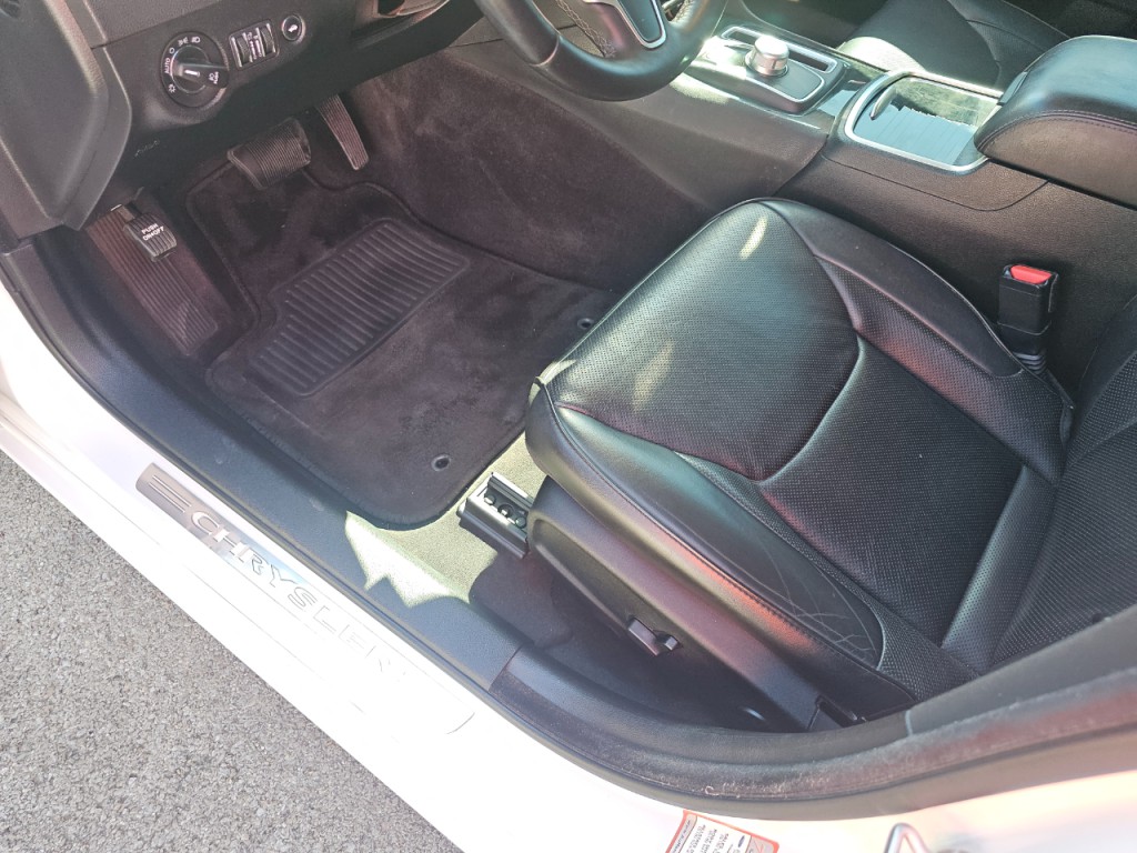 2018 Chrysler 300 Image 46