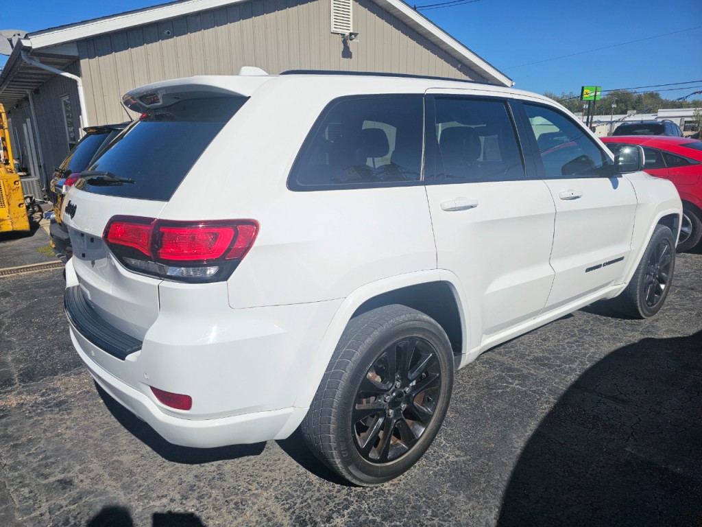 2017 Jeep Grand Cherokee Image 2