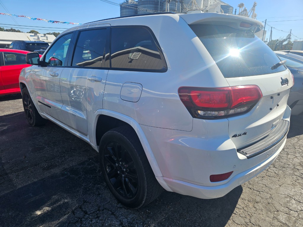 2017 Jeep Grand Cherokee Image 3