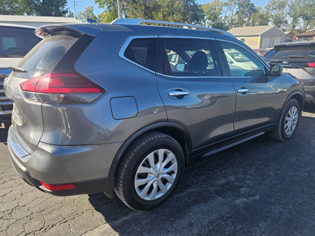 2017 Nissan Rogue Image 2