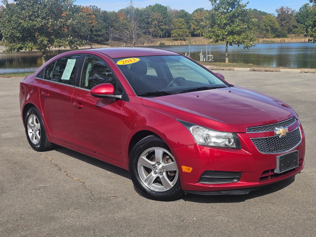 2013 Chevrolet Cruze Image 2