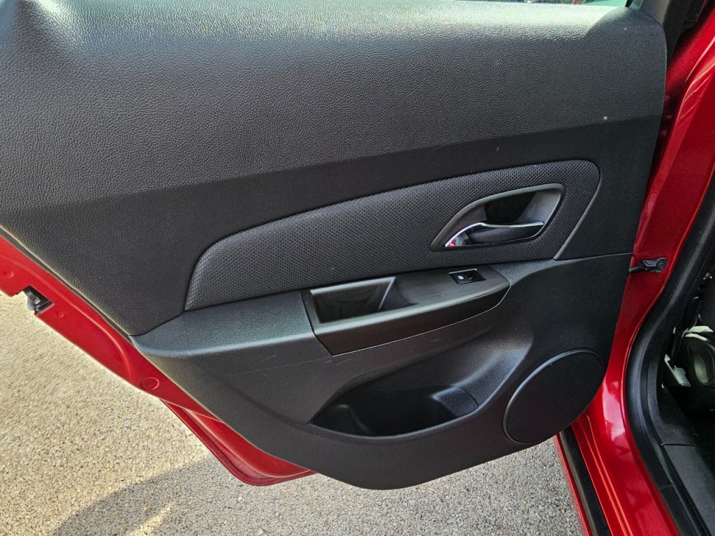 2013 Chevrolet Cruze Image 24