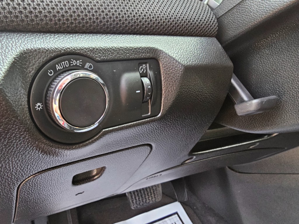 2013 Chevrolet Cruze Image 33