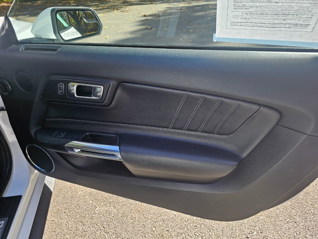 2018 Ford Mustang Image 16