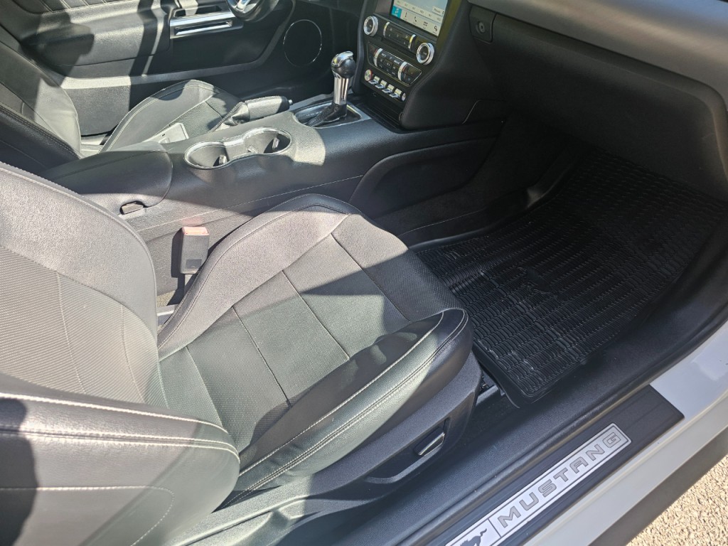 2018 Ford Mustang Image 17