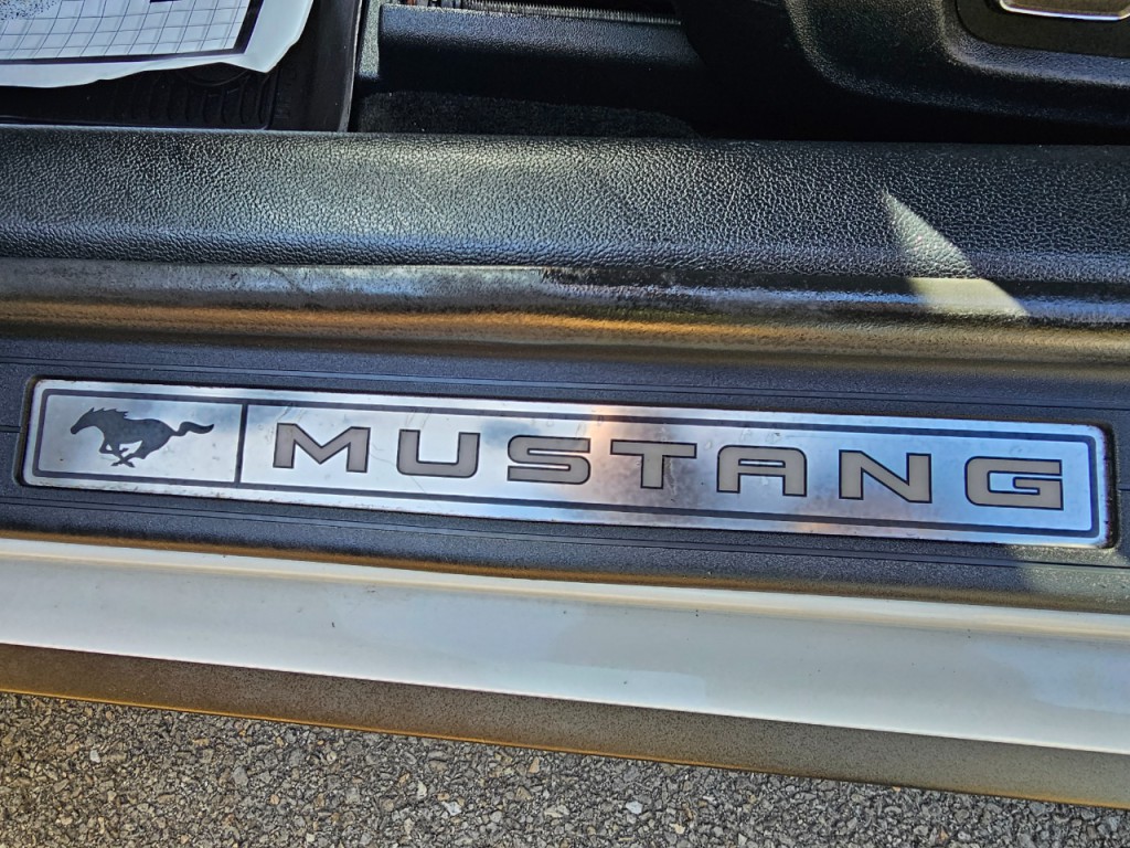 2018 Ford Mustang Image 30