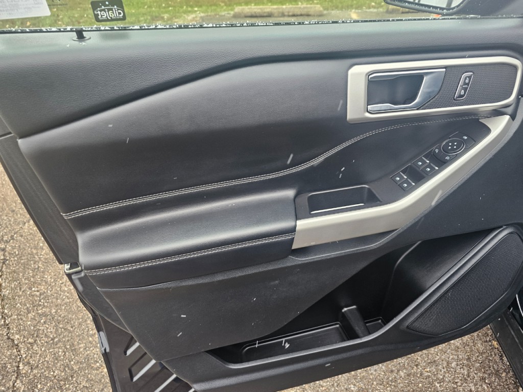 2022 Ford Explorer Image 25