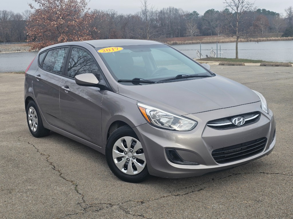 2017 Hyundai Accent Image 2